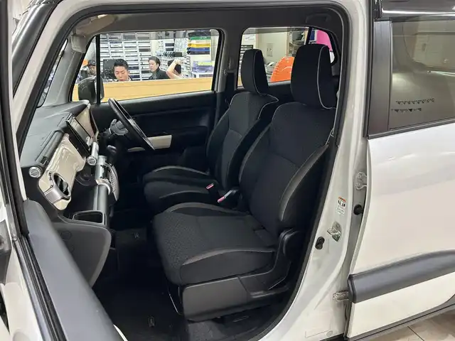 スズキ クロスビー HYBRID MZ 東京都 2019(平31)年 5.4万km ピュアホワイトパール/ブラック2トーンルーフ ・純正ナビ/（フルセグTV/Bluetooth/SD/CD/DVD/USB)/・前後コーナーセンサー/・LKA/・衝突軽減ブレーキ/・革ステアリング/・パドルシフト/・ドライブレコーダー/・クルーズコントロール/・LEDライト/・オートライト/・フォグランプ/・前席シートヒーター/・アイドリングストップ/・電動格納ウィンカーミラー/・ドアバイザー/・純正16インチアルミホイール/・ISOFIX/・フロアマット/・ETC/・プッシュスタート/・スマートキー/・リアプライバシーガラス/・W＋サイド　エアバッグ&ABS/・横滑り防止装置/・取扱説明書（ナビ）/・保証書