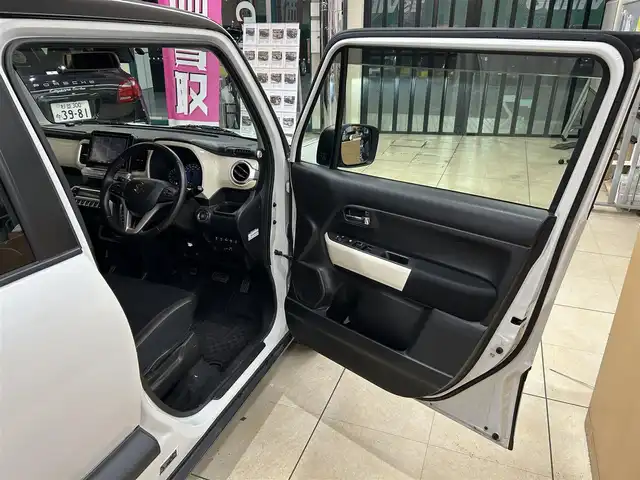 スズキ クロスビー HYBRID MZ 東京都 2019(平31)年 5.4万km ピュアホワイトパール/ブラック2トーンルーフ ・純正ナビ/（フルセグTV/Bluetooth/SD/CD/DVD/USB)/・前後コーナーセンサー/・LKA/・衝突軽減ブレーキ/・革ステアリング/・パドルシフト/・ドライブレコーダー/・クルーズコントロール/・LEDライト/・オートライト/・フォグランプ/・前席シートヒーター/・アイドリングストップ/・電動格納ウィンカーミラー/・ドアバイザー/・純正16インチアルミホイール/・ISOFIX/・フロアマット/・ETC/・プッシュスタート/・スマートキー/・リアプライバシーガラス/・W＋サイド　エアバッグ&ABS/・横滑り防止装置/・取扱説明書（ナビ）/・保証書