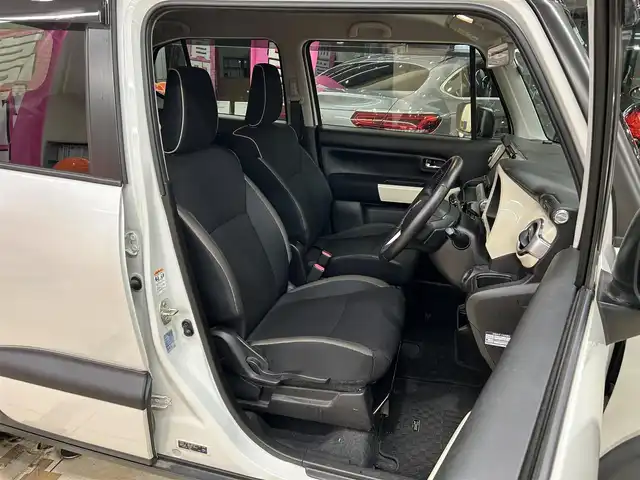 スズキ クロスビー HYBRID MZ 東京都 2019(平31)年 5.4万km ピュアホワイトパール/ブラック2トーンルーフ ・純正ナビ/（フルセグTV/Bluetooth/SD/CD/DVD/USB)/・前後コーナーセンサー/・LKA/・衝突軽減ブレーキ/・革ステアリング/・パドルシフト/・ドライブレコーダー/・クルーズコントロール/・LEDライト/・オートライト/・フォグランプ/・前席シートヒーター/・アイドリングストップ/・電動格納ウィンカーミラー/・ドアバイザー/・純正16インチアルミホイール/・ISOFIX/・フロアマット/・ETC/・プッシュスタート/・スマートキー/・リアプライバシーガラス/・W＋サイド　エアバッグ&ABS/・横滑り防止装置/・取扱説明書（ナビ）/・保証書