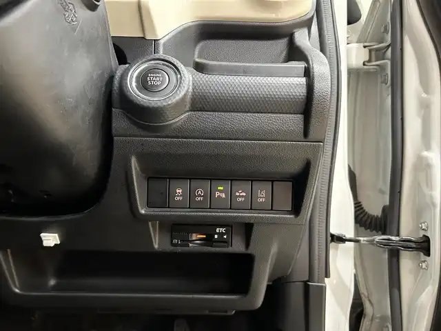 スズキ クロスビー HYBRID MZ 東京都 2019(平31)年 5.4万km ピュアホワイトパール/ブラック2トーンルーフ ・純正ナビ/（フルセグTV/Bluetooth/SD/CD/DVD/USB)/・前後コーナーセンサー/・LKA/・衝突軽減ブレーキ/・革ステアリング/・パドルシフト/・ドライブレコーダー/・クルーズコントロール/・LEDライト/・オートライト/・フォグランプ/・前席シートヒーター/・アイドリングストップ/・電動格納ウィンカーミラー/・ドアバイザー/・純正16インチアルミホイール/・ISOFIX/・フロアマット/・ETC/・プッシュスタート/・スマートキー/・リアプライバシーガラス/・W＋サイド　エアバッグ&ABS/・横滑り防止装置/・取扱説明書（ナビ）/・保証書