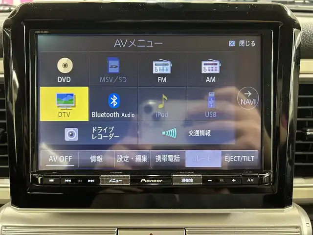 スズキ クロスビー HYBRID MZ 東京都 2019(平31)年 5.4万km ピュアホワイトパール/ブラック2トーンルーフ ・純正ナビ/（フルセグTV/Bluetooth/SD/CD/DVD/USB)/・前後コーナーセンサー/・LKA/・衝突軽減ブレーキ/・革ステアリング/・パドルシフト/・ドライブレコーダー/・クルーズコントロール/・LEDライト/・オートライト/・フォグランプ/・前席シートヒーター/・アイドリングストップ/・電動格納ウィンカーミラー/・ドアバイザー/・純正16インチアルミホイール/・ISOFIX/・フロアマット/・ETC/・プッシュスタート/・スマートキー/・リアプライバシーガラス/・W＋サイド　エアバッグ&ABS/・横滑り防止装置/・取扱説明書（ナビ）/・保証書