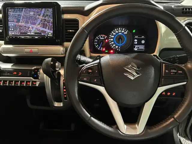 スズキ クロスビー HYBRID MZ 東京都 2019(平31)年 5.4万km ピュアホワイトパール/ブラック2トーンルーフ ・純正ナビ/（フルセグTV/Bluetooth/SD/CD/DVD/USB)/・前後コーナーセンサー/・LKA/・衝突軽減ブレーキ/・革ステアリング/・パドルシフト/・ドライブレコーダー/・クルーズコントロール/・LEDライト/・オートライト/・フォグランプ/・前席シートヒーター/・アイドリングストップ/・電動格納ウィンカーミラー/・ドアバイザー/・純正16インチアルミホイール/・ISOFIX/・フロアマット/・ETC/・プッシュスタート/・スマートキー/・リアプライバシーガラス/・W＋サイド　エアバッグ&ABS/・横滑り防止装置/・取扱説明書（ナビ）/・保証書