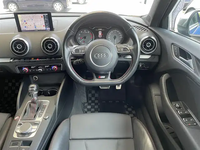 アウディ Ｓ３ スポーツバック 埼玉県 2016(平28)年 4.4万km セパンブルーパールエフェクト /4WD/ターボ//純正メモリナビ//フルセグTV//バックカメラ//CD/DVD/Bluetooth//クルーズコントロール//ビルトインETC//スマートキー×2//LEDヘッドライト//ハーフレザーシート//前2席パワーシート//パドルシフト//革巻きステアリング//ドライブレコーダー(SD欠)//オートライト//リヤフォグランプ//スモークフィルム//純正18インチAW//新車時保証書//取扱説明書//ナビ取説