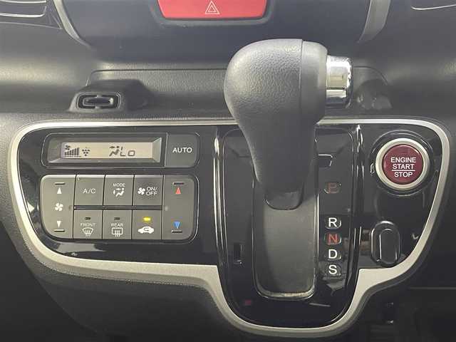 ホンダ Ｎ ＢＯＸ カスタム G ターボSSパッケージ 熊本県 2014(平26)年 6.1万km プレミアムホワイトパール 純正ナビVXM-155VSi（ＣＤ・ＤＶＤ・ワンセグ・ＢＴ）/バックカメラ　/社外前方ドライブレコーダー　/両側パワースライドドア　/ＥＴＣ　/安心パッケージ/ホンダセンシング/・衝突軽減ブレーキ/・誤発進制御機能/・車線維持支援システム/・歩行者事故低減ステアリング/・路外逸脱制御機能/・クルーズコントロール/横滑り防止/パドルシフト/純正フロアマット/純正１５インチAW/オートライト/HIDライト/フォグライト/スマートキー/プッシュスタート