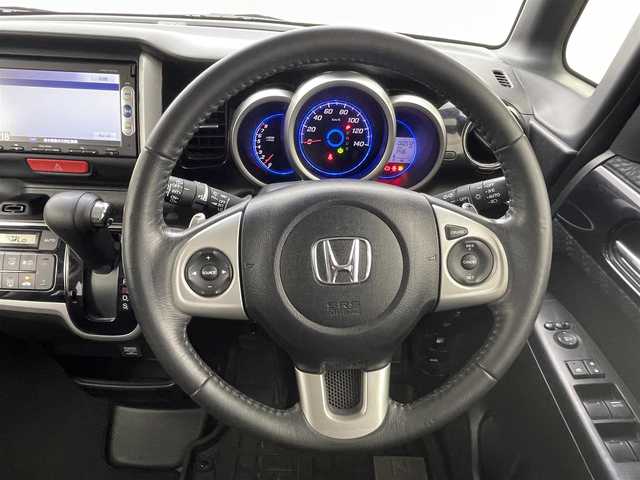 ホンダ Ｎ ＢＯＸ カスタム G ターボSSパッケージ 熊本県 2014(平26)年 6.1万km プレミアムホワイトパール 純正ナビVXM-155VSi（ＣＤ・ＤＶＤ・ワンセグ・ＢＴ）/バックカメラ　/社外前方ドライブレコーダー　/両側パワースライドドア　/ＥＴＣ　/安心パッケージ/ホンダセンシング/・衝突軽減ブレーキ/・誤発進制御機能/・車線維持支援システム/・歩行者事故低減ステアリング/・路外逸脱制御機能/・クルーズコントロール/横滑り防止/パドルシフト/純正フロアマット/純正１５インチAW/オートライト/HIDライト/フォグライト/スマートキー/プッシュスタート