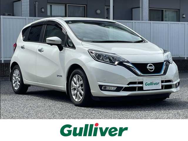 日産 ノート e－パワー メダリスト 千葉県 2019(令1)年 4.5万km ブリリアントホワイトパール ワンオーナー/純正SDナビ(FM/AM/CD/DVD/BT/BY/AUX/HDMI/iPod/WALKMAN/フルセグ)/衝突軽減システム/アラウンドビューモニター・バックカメラ/ドラレコ付きデジタルインナー/ハーフレザーシート/LEDヘッドライト/フォグランプ/純正AW15インチ/電動格納ミラー/純正フロアマット/ETC/ドアバイザー/プッシュスタート/スマートキー・スペアキー１本/ステアリングリモコン/ハンズフリー/ABS/取扱説明書・保証書