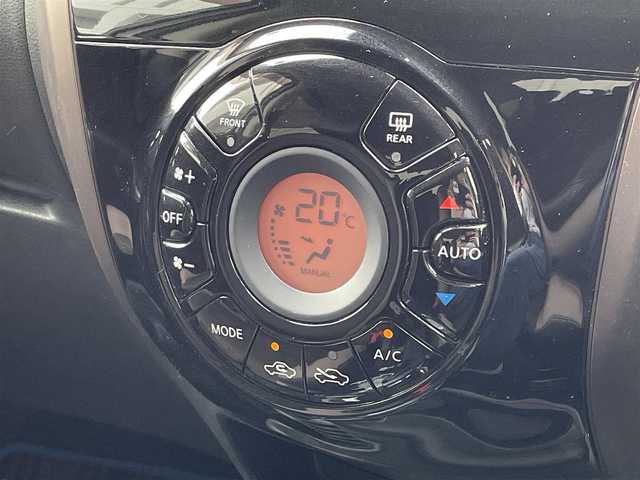 日産 ノート e－パワー メダリスト 千葉県 2019(令1)年 4.5万km ブリリアントホワイトパール ワンオーナー/純正SDナビ(FM/AM/CD/DVD/BT/BY/AUX/HDMI/iPod/WALKMAN/フルセグ)/衝突軽減システム/アラウンドビューモニター・バックカメラ/ドラレコ付きデジタルインナー/ハーフレザーシート/LEDヘッドライト/フォグランプ/純正AW15インチ/電動格納ミラー/純正フロアマット/ETC/ドアバイザー/プッシュスタート/スマートキー・スペアキー１本/ステアリングリモコン/ハンズフリー/ABS/取扱説明書・保証書