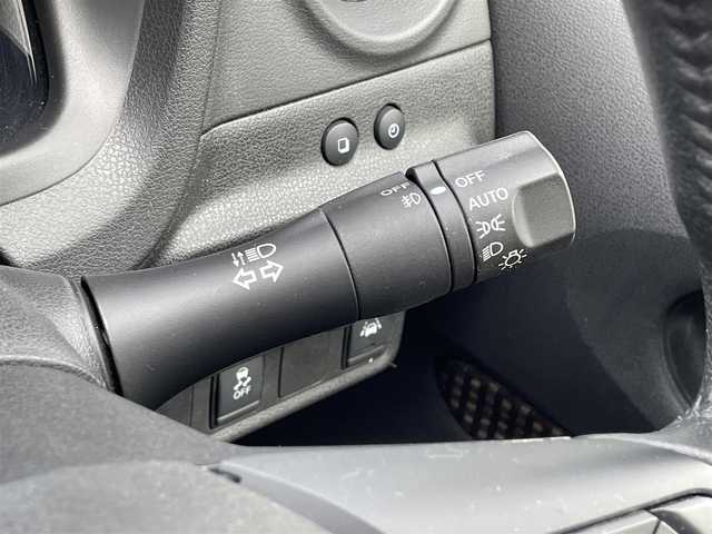 日産 ノート e－パワー メダリスト 千葉県 2019(令1)年 4.5万km ブリリアントホワイトパール ワンオーナー/純正SDナビ(FM/AM/CD/DVD/BT/BY/AUX/HDMI/iPod/WALKMAN/フルセグ)/衝突軽減システム/アラウンドビューモニター・バックカメラ/ドラレコ付きデジタルインナー/ハーフレザーシート/LEDヘッドライト/フォグランプ/純正AW15インチ/電動格納ミラー/純正フロアマット/ETC/ドアバイザー/プッシュスタート/スマートキー・スペアキー１本/ステアリングリモコン/ハンズフリー/ABS/取扱説明書・保証書