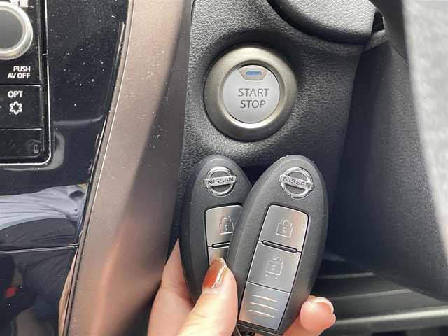 日産 ノート e－パワー メダリスト 千葉県 2019(令1)年 4.5万km ブリリアントホワイトパール ワンオーナー/純正SDナビ(FM/AM/CD/DVD/BT/BY/AUX/HDMI/iPod/WALKMAN/フルセグ)/衝突軽減システム/アラウンドビューモニター・バックカメラ/ドラレコ付きデジタルインナー/ハーフレザーシート/LEDヘッドライト/フォグランプ/純正AW15インチ/電動格納ミラー/純正フロアマット/ETC/ドアバイザー/プッシュスタート/スマートキー・スペアキー１本/ステアリングリモコン/ハンズフリー/ABS/取扱説明書・保証書