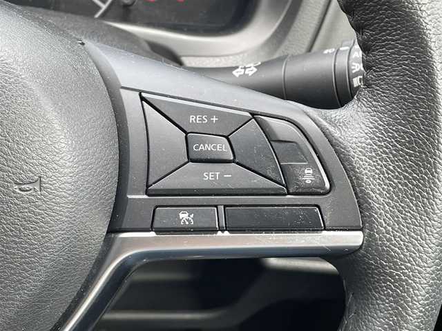 日産 ノート e－パワー メダリスト 千葉県 2019(令1)年 4.5万km ブリリアントホワイトパール ワンオーナー/純正SDナビ(FM/AM/CD/DVD/BT/BY/AUX/HDMI/iPod/WALKMAN/フルセグ)/衝突軽減システム/アラウンドビューモニター・バックカメラ/ドラレコ付きデジタルインナー/ハーフレザーシート/LEDヘッドライト/フォグランプ/純正AW15インチ/電動格納ミラー/純正フロアマット/ETC/ドアバイザー/プッシュスタート/スマートキー・スペアキー１本/ステアリングリモコン/ハンズフリー/ABS/取扱説明書・保証書