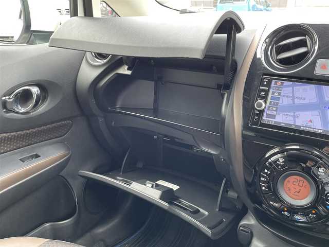 日産 ノート e－パワー メダリスト 千葉県 2019(令1)年 4.5万km ブリリアントホワイトパール ワンオーナー/純正SDナビ(FM/AM/CD/DVD/BT/BY/AUX/HDMI/iPod/WALKMAN/フルセグ)/衝突軽減システム/アラウンドビューモニター・バックカメラ/ドラレコ付きデジタルインナー/ハーフレザーシート/LEDヘッドライト/フォグランプ/純正AW15インチ/電動格納ミラー/純正フロアマット/ETC/ドアバイザー/プッシュスタート/スマートキー・スペアキー１本/ステアリングリモコン/ハンズフリー/ABS/取扱説明書・保証書