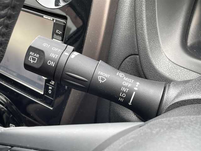 日産 ノート e－パワー メダリスト 千葉県 2019(令1)年 4.5万km ブリリアントホワイトパール ワンオーナー/純正SDナビ(FM/AM/CD/DVD/BT/BY/AUX/HDMI/iPod/WALKMAN/フルセグ)/衝突軽減システム/アラウンドビューモニター・バックカメラ/ドラレコ付きデジタルインナー/ハーフレザーシート/LEDヘッドライト/フォグランプ/純正AW15インチ/電動格納ミラー/純正フロアマット/ETC/ドアバイザー/プッシュスタート/スマートキー・スペアキー１本/ステアリングリモコン/ハンズフリー/ABS/取扱説明書・保証書