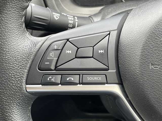 日産 ノート e－パワー メダリスト 千葉県 2019(令1)年 4.5万km ブリリアントホワイトパール ワンオーナー/純正SDナビ(FM/AM/CD/DVD/BT/BY/AUX/HDMI/iPod/WALKMAN/フルセグ)/衝突軽減システム/アラウンドビューモニター・バックカメラ/ドラレコ付きデジタルインナー/ハーフレザーシート/LEDヘッドライト/フォグランプ/純正AW15インチ/電動格納ミラー/純正フロアマット/ETC/ドアバイザー/プッシュスタート/スマートキー・スペアキー１本/ステアリングリモコン/ハンズフリー/ABS/取扱説明書・保証書