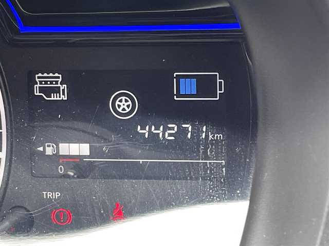 日産 ノート e－パワー メダリスト 千葉県 2019(令1)年 4.5万km ブリリアントホワイトパール ワンオーナー/純正SDナビ(FM/AM/CD/DVD/BT/BY/AUX/HDMI/iPod/WALKMAN/フルセグ)/衝突軽減システム/アラウンドビューモニター・バックカメラ/ドラレコ付きデジタルインナー/ハーフレザーシート/LEDヘッドライト/フォグランプ/純正AW15インチ/電動格納ミラー/純正フロアマット/ETC/ドアバイザー/プッシュスタート/スマートキー・スペアキー１本/ステアリングリモコン/ハンズフリー/ABS/取扱説明書・保証書