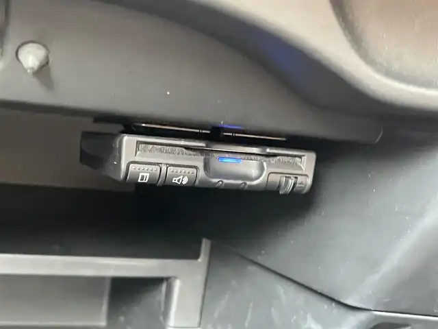 日産 ノート e－パワー メダリスト 千葉県 2019(令1)年 4.5万km ブリリアントホワイトパール ワンオーナー/純正SDナビ(FM/AM/CD/DVD/BT/BY/AUX/HDMI/iPod/WALKMAN/フルセグ)/衝突軽減システム/アラウンドビューモニター・バックカメラ/デジタルインナーミラー/ハーフレザーシート/LEDヘッドライト/フォグランプ/純正AW15インチ/電動格納ミラー/純正フロアマット/ETC/ドアバイザー/プッシュスタート/スマートキー・スペアキー１本/ステアリングリモコン/ハンズフリー/ABS/取扱説明書・保証書