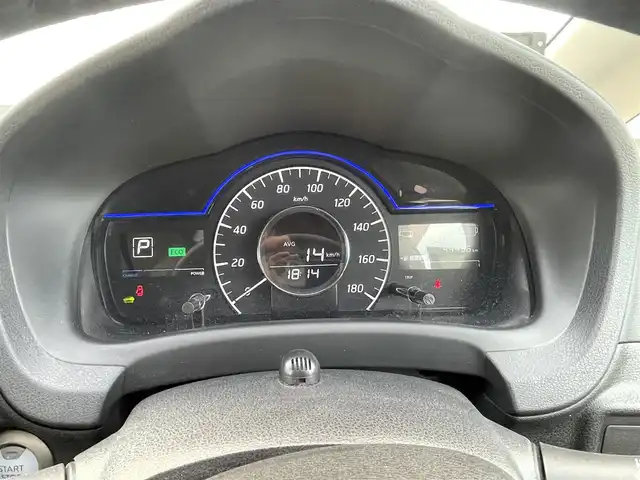 日産 ノート e－パワー メダリスト 千葉県 2019(令1)年 4.5万km ブリリアントホワイトパール ワンオーナー/純正SDナビ(FM/AM/CD/DVD/BT/BY/AUX/HDMI/iPod/WALKMAN/フルセグ)/衝突軽減システム/アラウンドビューモニター・バックカメラ/デジタルインナーミラー/ハーフレザーシート/LEDヘッドライト/フォグランプ/純正AW15インチ/電動格納ミラー/純正フロアマット/ETC/ドアバイザー/プッシュスタート/スマートキー・スペアキー１本/ステアリングリモコン/ハンズフリー/ABS/取扱説明書・保証書