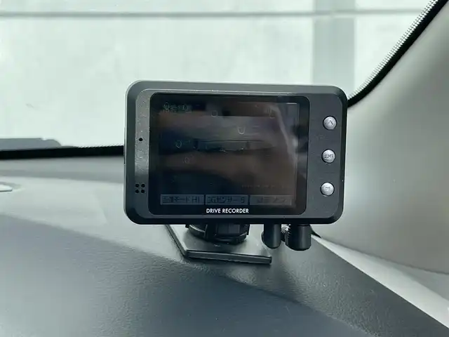 日産 ノート e－パワー メダリスト 千葉県 2019(令1)年 4.5万km ブリリアントホワイトパール ワンオーナー/純正SDナビ(FM/AM/CD/DVD/BT/BY/AUX/HDMI/iPod/WALKMAN/フルセグ)/衝突軽減システム/アラウンドビューモニター・バックカメラ/デジタルインナーミラー/ハーフレザーシート/LEDヘッドライト/フォグランプ/純正AW15インチ/電動格納ミラー/純正フロアマット/ETC/ドアバイザー/プッシュスタート/スマートキー・スペアキー１本/ステアリングリモコン/ハンズフリー/ABS/取扱説明書・保証書