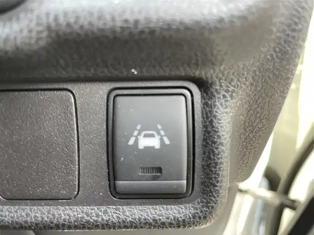 日産 ノート e－パワー メダリスト 千葉県 2019(令1)年 4.5万km ブリリアントホワイトパール ワンオーナー/純正SDナビ(FM/AM/CD/DVD/BT/BY/AUX/HDMI/iPod/WALKMAN/フルセグ)/衝突軽減システム/アラウンドビューモニター・バックカメラ/デジタルインナーミラー/ハーフレザーシート/LEDヘッドライト/フォグランプ/純正AW15インチ/電動格納ミラー/純正フロアマット/ETC/ドアバイザー/プッシュスタート/スマートキー・スペアキー１本/ステアリングリモコン/ハンズフリー/ABS/取扱説明書・保証書