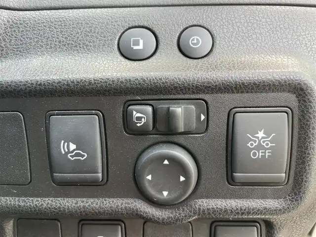 日産 ノート e－パワー メダリスト 千葉県 2019(令1)年 4.5万km ブリリアントホワイトパール ワンオーナー/純正SDナビ(FM/AM/CD/DVD/BT/BY/AUX/HDMI/iPod/WALKMAN/フルセグ)/衝突軽減システム/アラウンドビューモニター・バックカメラ/デジタルインナーミラー/ハーフレザーシート/LEDヘッドライト/フォグランプ/純正AW15インチ/電動格納ミラー/純正フロアマット/ETC/ドアバイザー/プッシュスタート/スマートキー・スペアキー１本/ステアリングリモコン/ハンズフリー/ABS/取扱説明書・保証書