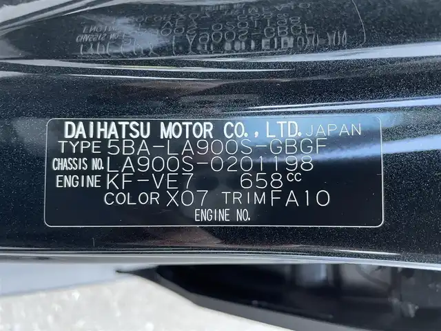 ダイハツ タフト G クロムベンチャー 佐賀県 2025(令7)年 0.5万km ブラックマイカメタリック 純正9型ディスプレイオーディオ/・AM/FM/フルセグ/BT//・Appple Car Play/Android Auto//シートヒータ「運転席/助手席」/ガラスルーフ/USB入力端子/HDMI入力端子/LEDヘッドライト/・オートマチックハイビーム/電動パーキングブレーキ/・オートホールド機能付/スマートキー/純正フロアマット/純正ドアバイザー/新車保証書/取扱説明書/スペアキー1本/スマートアシスト/・衝突回避支援ブレーキ機能（対車両・対歩行者）/・誤発進抑制制御機能（前方・後方）/・ブレーキ制御付誤後進抑制機能/・車線逸脱警報機能/・車線逸脱抑制制御機能/・路側逸脱警報機能/・ふらつき警報機能/・先行車発進お知らせ機能/・標識認識機能/・全車速追従機能付アダプティブクルーズコントロール（ACC）/・レーンキープコントロール（LKC）/・VSC（横滑り防止装置）/・TRC（トラクションコントロール）/・ヒルホールドシステム/・エマージェンシーストップシグナル