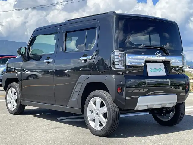 ダイハツ タフト G クロムベンチャー 佐賀県 2025(令7)年 0.5万km ブラックマイカメタリック 純正9型ディスプレイオーディオ/・AM/FM/フルセグ/BT//・Appple Car Play/Android Auto//シートヒータ「運転席/助手席」/ガラスルーフ/USB入力端子/HDMI入力端子/LEDヘッドライト/・オートマチックハイビーム/電動パーキングブレーキ/・オートホールド機能付/スマートキー/純正フロアマット/純正ドアバイザー/新車保証書/取扱説明書/スペアキー1本/スマートアシスト/・衝突回避支援ブレーキ機能（対車両・対歩行者）/・誤発進抑制制御機能（前方・後方）/・ブレーキ制御付誤後進抑制機能/・車線逸脱警報機能/・車線逸脱抑制制御機能/・路側逸脱警報機能/・ふらつき警報機能/・先行車発進お知らせ機能/・標識認識機能/・全車速追従機能付アダプティブクルーズコントロール（ACC）/・レーンキープコントロール（LKC）/・VSC（横滑り防止装置）/・TRC（トラクションコントロール）/・ヒルホールドシステム/・エマージェンシーストップシグナル