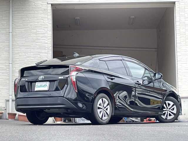 トヨタ プリウス A プレミアム 大分県 2016(平28)年 13.6万km アティチュードブラックマイカ ブラックレザーシート/社外ナビ/フルセグTV/Bluetooth/社外ETC/純正フロアマット/純正15インチアルミホイール/純正LEDヘッドライト/オートライト/バックカメラ/衝突被害軽減ブレーキ/レーンキープアシスト/スマートキー