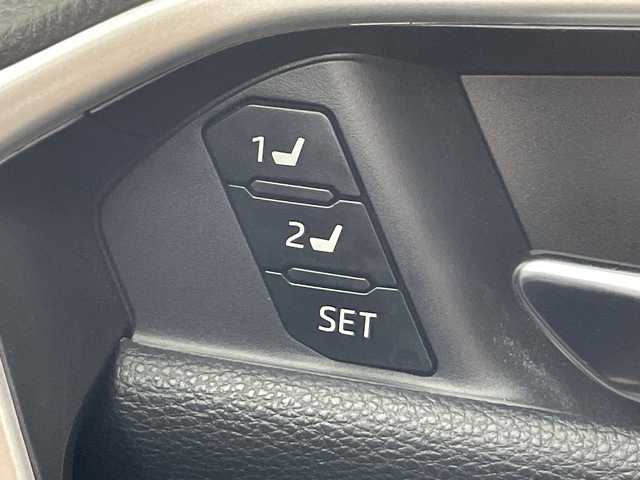 トヨタ ＲＡＶ４ G 愛知県 2022(令4)年 4.8万km ホワイトパールクリスタルシャイン 禁煙車/ワンオーナー/純正8インチナビ　/（フルセグTV/Ｂｌｕｅｔｏｏｔｈ/ＡｐｐｌｅＣａｒＰｌａｙ/USB)　/全方位カメラ/トヨタセーフティセンス/・プリクラッシュセーフティ/・レーンディパーチャーアラート/・レーントレーシングアシスト/・レーダークルーズコントロール/・オートマチックハイビーム/・ロードサインアシスト/・ブラインドスポットモニター/・パーキングサポートブレーキ/ＥＴＣ　/ステアリングヒーター/シートヒーター/シートベンチレーション/パワーシート/メモリシート/パワーバックドア/ルーフレール/純正18インチアルミホイール/スマートキー/プッシュスタート/LEDヘッドライト/フロントフォグランプ/オートライト/純正フロアマット/横滑り防止装置/電子パーキングブレーキ/オートホールド