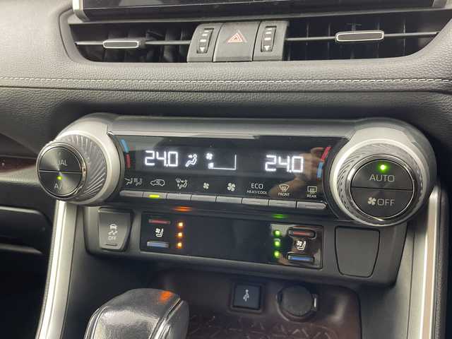 トヨタ ＲＡＶ４ G 愛知県 2022(令4)年 4.8万km ホワイトパールクリスタルシャイン 禁煙車/ワンオーナー/純正8インチナビ　/（フルセグTV/Ｂｌｕｅｔｏｏｔｈ/ＡｐｐｌｅＣａｒＰｌａｙ/USB)　/全方位カメラ/トヨタセーフティセンス/・プリクラッシュセーフティ/・レーンディパーチャーアラート/・レーントレーシングアシスト/・レーダークルーズコントロール/・オートマチックハイビーム/・ロードサインアシスト/・ブラインドスポットモニター/・パーキングサポートブレーキ/ＥＴＣ　/ステアリングヒーター/シートヒーター/シートベンチレーション/パワーシート/メモリシート/パワーバックドア/ルーフレール/純正18インチアルミホイール/スマートキー/プッシュスタート/LEDヘッドライト/フロントフォグランプ/オートライト/純正フロアマット/横滑り防止装置/電子パーキングブレーキ/オートホールド