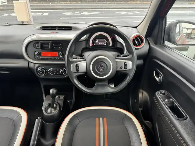 ルノー トゥインゴ GT 千葉県 2018(平30)年 2.8万km オレンジ 純正オーディオ/AM/FM/AUX/BT/衝突軽減ブレーキ/クルーズコントロール/MTモード付AT/ハーフレザーシート/シートヒーター/リアコーナーセンサー/純正17インチAW/リモコンキー/純正LEDヘッドライト/純正フロアマット/USB電源