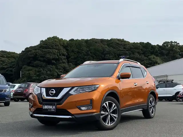 日産 エクストレイル 20X 福岡県 2017(平29)年 5.5万km プレミアムコロナオレンジ プロパイロット　/エマージェンシーブレーキ　/レーンアシスト　/純ナビ/BT　/フルセグＴＶ　/全方位カメラ　/パワートランク　/前後ソナー/純正18インチAW/ＥＴＣ