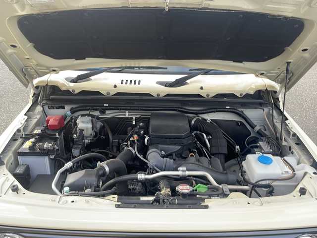 スズキ ジムニー XC 佐賀県 2020(令2)年 6万km シフォンアイボリーメタリックブラック2トーンルーフ 社外ナビ(AVN-R9W)/フルセグ.BT.SD.USB/バックカメラ/スズキセーフティサポート/・デュアルセンサーブレーキサポート/・車線逸脱警報/・標識認識機能/オートハイビーム/クルーズコントロール/ダウンヒルアシスト/ETC/LEDヘッドライト/プッシュスタート/スマートキー×2/社外マフラー/取説・保証書