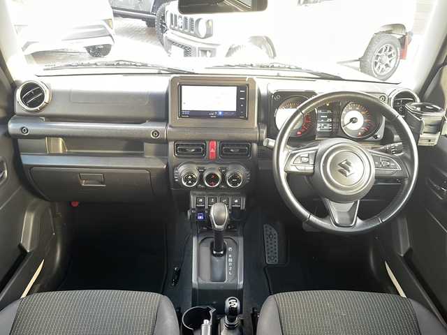 スズキ ジムニー XC 佐賀県 2020(令2)年 6万km シフォンアイボリーメタリックブラック2トーンルーフ 社外ナビ(AVN-R9W)/フルセグ.BT.SD.USB/バックカメラ/スズキセーフティサポート/・デュアルセンサーブレーキサポート/・車線逸脱警報/・標識認識機能/オートハイビーム/クルーズコントロール/ダウンヒルアシスト/ETC/LEDヘッドライト/プッシュスタート/スマートキー×2/社外マフラー/取説・保証書