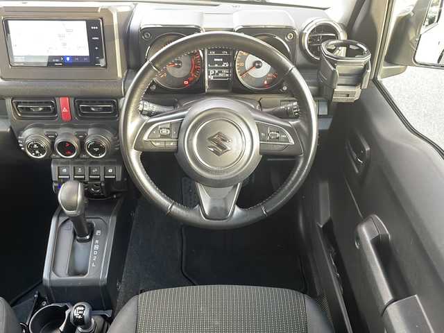 スズキ ジムニー XC 佐賀県 2020(令2)年 6万km シフォンアイボリーメタリックブラック2トーンルーフ 社外ナビ(AVN-R9W)/フルセグ.BT.SD.USB/バックカメラ/スズキセーフティサポート/・デュアルセンサーブレーキサポート/・車線逸脱警報/・標識認識機能/オートハイビーム/クルーズコントロール/ダウンヒルアシスト/ETC/LEDヘッドライト/プッシュスタート/スマートキー×2/社外マフラー/取説・保証書