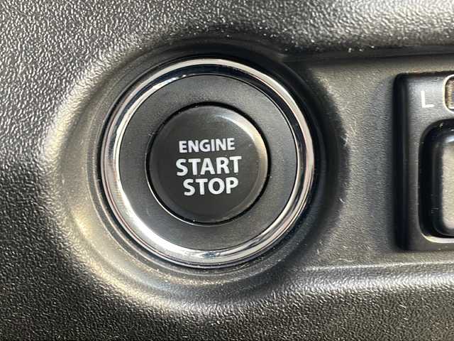 スズキ ジムニー XC 佐賀県 2020(令2)年 6万km シフォンアイボリーメタリックブラック2トーンルーフ 社外ナビ(AVN-R9W)/フルセグ.BT.SD.USB/バックカメラ/スズキセーフティサポート/・デュアルセンサーブレーキサポート/・車線逸脱警報/・標識認識機能/オートハイビーム/クルーズコントロール/ダウンヒルアシスト/ETC/LEDヘッドライト/プッシュスタート/スマートキー×2/社外マフラー/取説・保証書