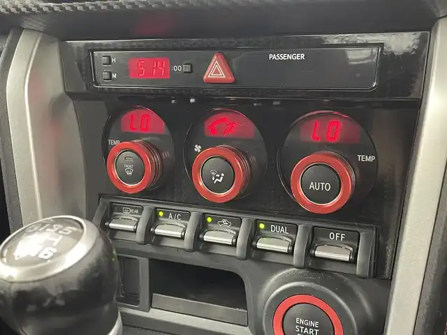 トヨタ ８６ GT 福岡県 2020(令2)年 3.9万km ピュアレッド ワンオーナー　/ＴＲＤウインドウルーバー　/純正ＳＤナビ（ＢＴ，フルセグＴＶ）　/ＥＴＣ　/クルーズコントロール　/横滑り防止装置　/プッシュスタート　/スペアキー　/純正１７インチアルミホイール　/ＬＥＤヘッドライト