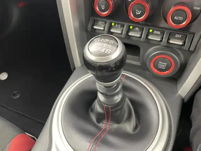 トヨタ ８６ GT 福岡県 2020(令2)年 3.9万km ピュアレッド ワンオーナー　/ＴＲＤウインドウルーバー　/純正ＳＤナビ（ＢＴ，フルセグＴＶ）　/ＥＴＣ　/クルーズコントロール　/横滑り防止装置　/プッシュスタート　/スペアキー　/純正１７インチアルミホイール　/ＬＥＤヘッドライト