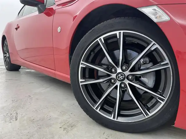 トヨタ ８６ GT 福岡県 2020(令2)年 3.9万km ピュアレッド ワンオーナー　/ＴＲＤウインドウルーバー　/純正ＳＤナビ（ＢＴ，フルセグＴＶ）　/ＥＴＣ　/クルーズコントロール　/横滑り防止装置　/プッシュスタート　/スペアキー　/純正１７インチアルミホイール　/ＬＥＤヘッドライト