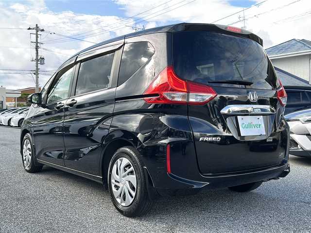 ホンダ フリード G ホンダセンシング 沖縄県 2018(平30)年 6.9万km プレミアムスパークルブラックパール ナビ　/ (ＡＭ／ＦＭ／ＣＤ／ＤＶＤ/Bluetooth)　　/フルセグＴＶ/バックモニター　/クルコン　/レーンキープアシスト　/衝突軽減装置　/横滑り防止機能　/６人乗り　/純正フロアマット/ETC