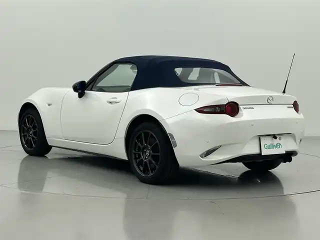 マツダ ロードスター 990S 熊本県 2022(令4)年 2.6万km スノーフレイクホワイトパールマイカ ６速ＭＴ　/バックカメラ　/後ろのみクリアランスソナー　/衝突軽減ブレーキ　/レーンキープアシスト　/横滑り防止　/ダウンヒルアシスト　/電動格納ミラー　/デジタルインナーミラー/純正フロアマット/RAYS１６インチAW/オートライト　/ＬＥＤヘッドライト/プッシュスタート/スペアキー1本/保証書　/取扱説明書