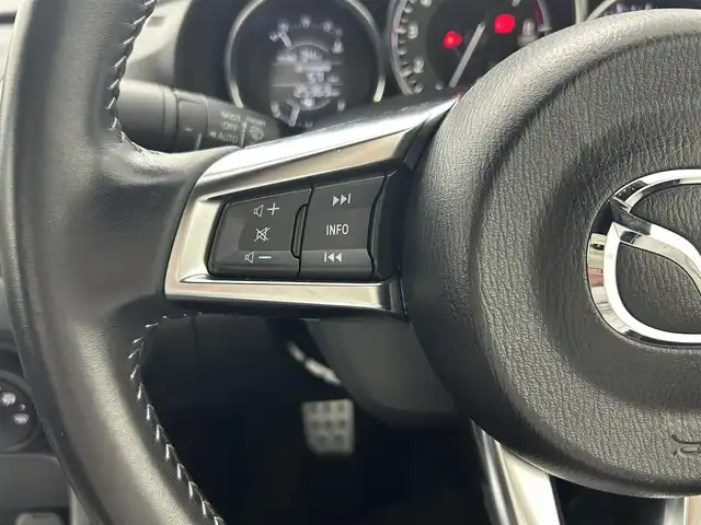 マツダ ロードスター 990S 熊本県 2022(令4)年 2.6万km スノーフレイクホワイトパールマイカ ６速ＭＴ　/バックカメラ　/後ろのみクリアランスソナー　/衝突軽減ブレーキ　/レーンキープアシスト　/横滑り防止　/ダウンヒルアシスト　/電動格納ミラー　/デジタルインナーミラー/純正フロアマット/RAYS１６インチAW/オートライト　/ＬＥＤヘッドライト/プッシュスタート/スペアキー1本/保証書　/取扱説明書