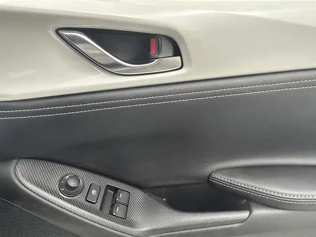 マツダ ロードスター 990S 熊本県 2022(令4)年 2.6万km スノーフレイクホワイトパールマイカ ６速ＭＴ　/バックカメラ　/後ろのみクリアランスソナー　/衝突軽減ブレーキ　/レーンキープアシスト　/横滑り防止　/ダウンヒルアシスト　/電動格納ミラー　/デジタルインナーミラー/純正フロアマット/RAYS１６インチAW/オートライト　/ＬＥＤヘッドライト/プッシュスタート/スペアキー1本/保証書　/取扱説明書
