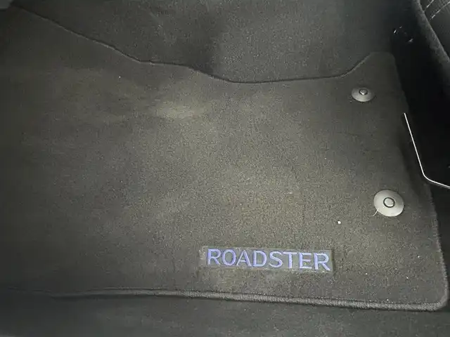マツダ ロードスター 990S 熊本県 2022(令4)年 2.6万km スノーフレイクホワイトパールマイカ ６速ＭＴ　/バックカメラ　/後ろのみクリアランスソナー　/衝突軽減ブレーキ　/レーンキープアシスト　/横滑り防止　/ダウンヒルアシスト　/電動格納ミラー　/デジタルインナーミラー/純正フロアマット/RAYS１６インチAW/オートライト　/ＬＥＤヘッドライト/プッシュスタート/スペアキー1本/保証書　/取扱説明書