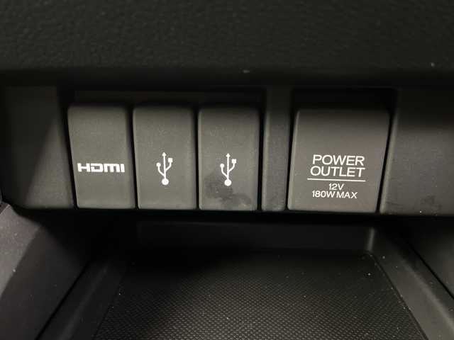 ホンダ オデッセイ アブソルート・Xホンダセンジング 埼玉県 2017(平29)年 8.4万km ホワイトオーキッドパール 後席純正モニター /純正ナビ　/全方位カメラ /ワンセグＴＶ /パーキングアシスト/純正ドラレコ /ビルトインETC/追従クルーズコントロール /レーンキープアシスト /衝突被害軽減システム/両側パワースライドドア/パワーシート/オートライト  /オットマン /純正フロアマット/純正アルミホイール