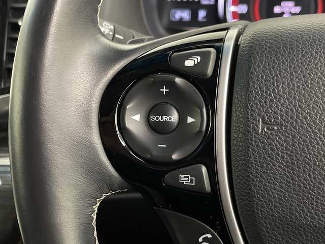 ホンダ オデッセイ アブソルート・Xホンダセンジング 埼玉県 2017(平29)年 8.4万km ホワイトオーキッドパール 後席純正モニター /純正ナビ　/全方位カメラ /ワンセグＴＶ /パーキングアシスト/純正ドラレコ /ビルトインETC/追従クルーズコントロール /レーンキープアシスト /衝突被害軽減システム/両側パワースライドドア/パワーシート/オートライト  /オットマン /純正フロアマット/純正アルミホイール