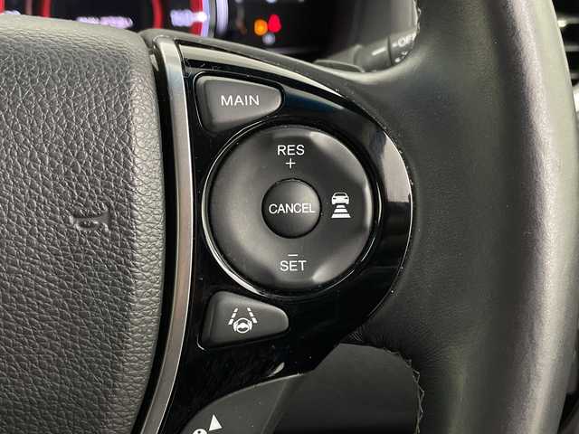 ホンダ オデッセイ アブソルート・Xホンダセンジング 埼玉県 2017(平29)年 8.4万km ホワイトオーキッドパール 後席純正モニター /純正ナビ　/全方位カメラ /ワンセグＴＶ /パーキングアシスト/純正ドラレコ /ビルトインETC/追従クルーズコントロール /レーンキープアシスト /衝突被害軽減システム/両側パワースライドドア/パワーシート/オートライト  /オットマン /純正フロアマット/純正アルミホイール