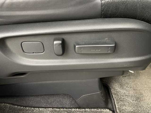 ホンダ オデッセイ アブソルート・Xホンダセンジング 埼玉県 2017(平29)年 8.4万km ホワイトオーキッドパール 後席純正モニター /純正ナビ　/全方位カメラ /ワンセグＴＶ /パーキングアシスト/純正ドラレコ /ビルトインETC/追従クルーズコントロール /レーンキープアシスト /衝突被害軽減システム/両側パワースライドドア/パワーシート/オートライト  /オットマン /純正フロアマット/純正アルミホイール