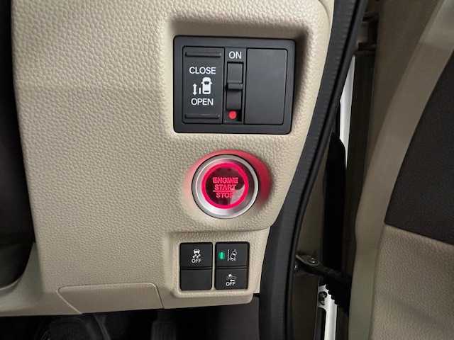 ホンダ Ｎ ＢＯＸ G L ホンダセンシング 静岡県 2019(令1)年 9.4万km プレミアムアイボリーパールⅡ (株)IDOMが運営する【じしゃロン浜松店】の自社ローン対象車両になります。こちらは現金ご利用時の価格です。自社ローンご希望の方は別途その旨お申付け下さい/社外ナビ(CN-RE05D)/フルセグTVAM/FM/CD/DVD/BT/片側パワースライド/コーナーセンサー/ベンチシート/クルーズコントロール/レーンアシスト/横滑り防止機能/衝突軽減ブレーキ/アイドリングストップ/オートライト/盗難防止装置/ETC/スペアキー