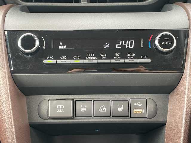 トヨタ ヤリスクロス ハイブリッド Z 青森県 2021(令3)年 1.2万km ブラックマイカ/ホワイトパールクリスタルシャイン 2トーン 4WD/純正8インチディスプレイオーディオナビ/Bluetooth・MiraCast・USB/OPパノラミックビューモニター/OPアドバンストパーク/OPパワーバックドア/OPブラインドスポットモニター/合皮コンビシート/前席シートヒーター/運転席パワーシート/セーフティセンス/プリクラッシュセーフティ/レーダークルーズコントロール/レーントレーシングアシスト/オートマチックハイビーム/インテリジェントクリアランスソナー/前後ドライブレコーダー/ビルトインETC/LEDヘッドライト/オートライト/純正18インチアルミ