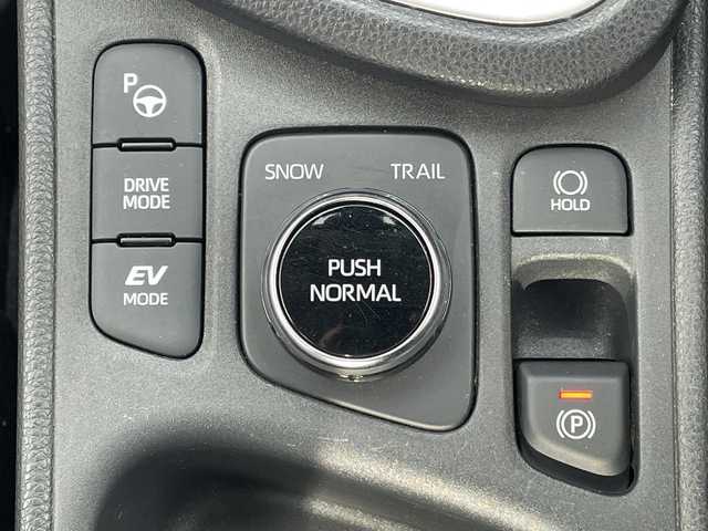 トヨタ ヤリスクロス ハイブリッド Z 青森県 2021(令3)年 1.2万km ブラックマイカ/ホワイトパールクリスタルシャイン 2トーン 4WD/純正8インチディスプレイオーディオナビ/Bluetooth・MiraCast・USB/OPパノラミックビューモニター/OPアドバンストパーク/OPパワーバックドア/OPブラインドスポットモニター/合皮コンビシート/前席シートヒーター/運転席パワーシート/セーフティセンス/プリクラッシュセーフティ/レーダークルーズコントロール/レーントレーシングアシスト/オートマチックハイビーム/インテリジェントクリアランスソナー/前後ドライブレコーダー/ビルトインETC/LEDヘッドライト/オートライト/純正18インチアルミ