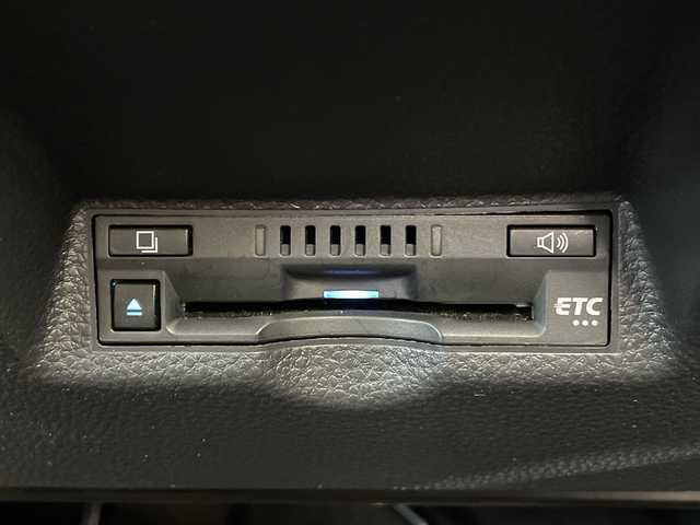 トヨタ ヤリスクロス ハイブリッド Z 青森県 2021(令3)年 1.2万km ブラックマイカ/ホワイトパールクリスタルシャイン 2トーン 4WD/純正8インチディスプレイオーディオナビ/Bluetooth・MiraCast・USB/OPパノラミックビューモニター/OPアドバンストパーク/OPパワーバックドア/OPブラインドスポットモニター/合皮コンビシート/前席シートヒーター/運転席パワーシート/セーフティセンス/プリクラッシュセーフティ/レーダークルーズコントロール/レーントレーシングアシスト/オートマチックハイビーム/インテリジェントクリアランスソナー/前後ドライブレコーダー/ビルトインETC/LEDヘッドライト/オートライト/純正18インチアルミ